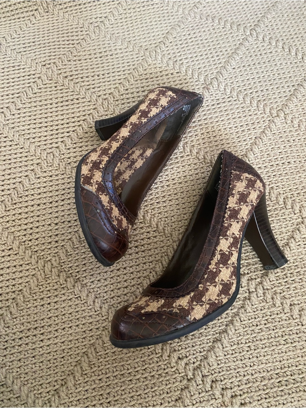 BKE Brown and Tan Houndstooth Block Heel Pumps